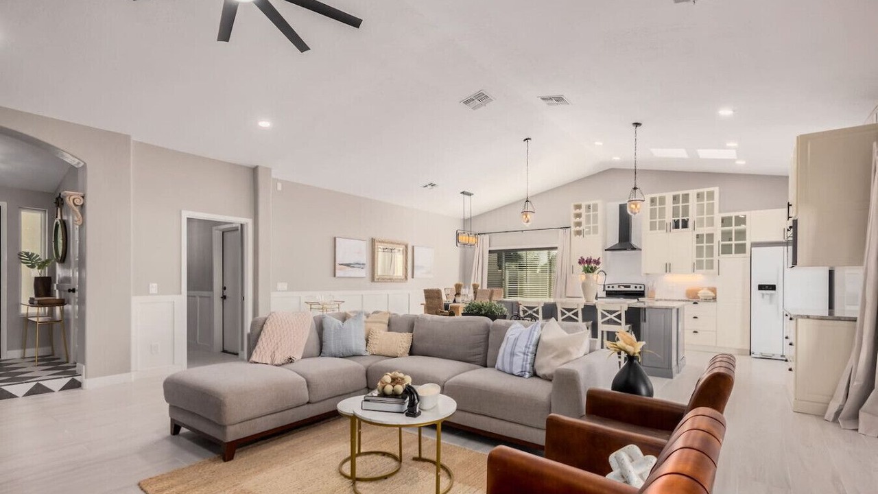Photo of Livingroom in Alta Mesa Community Association