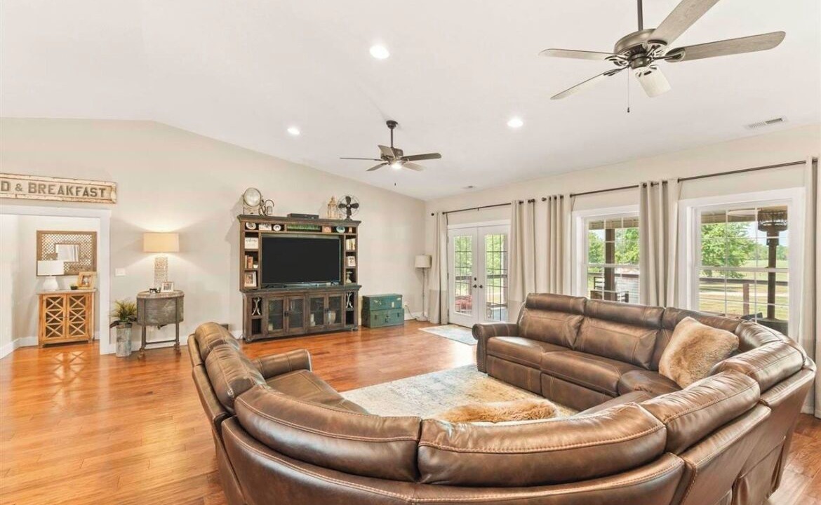 Photo of Livingroom in North Terre Haute