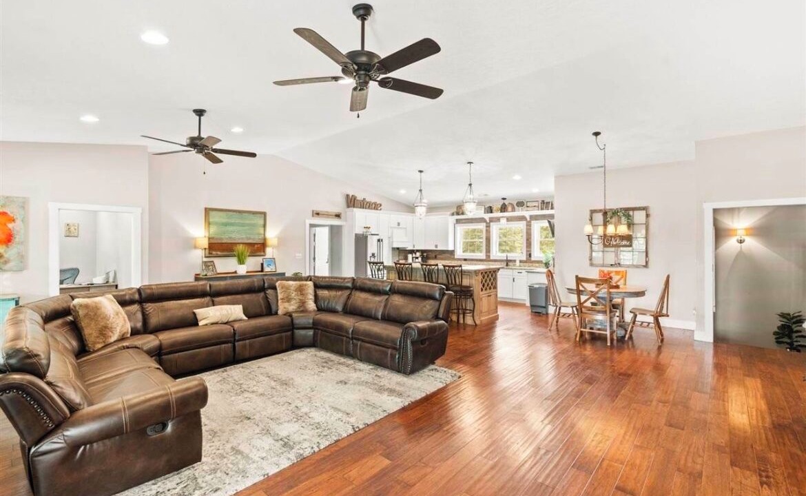 Photo of Livingroom in North Terre Haute