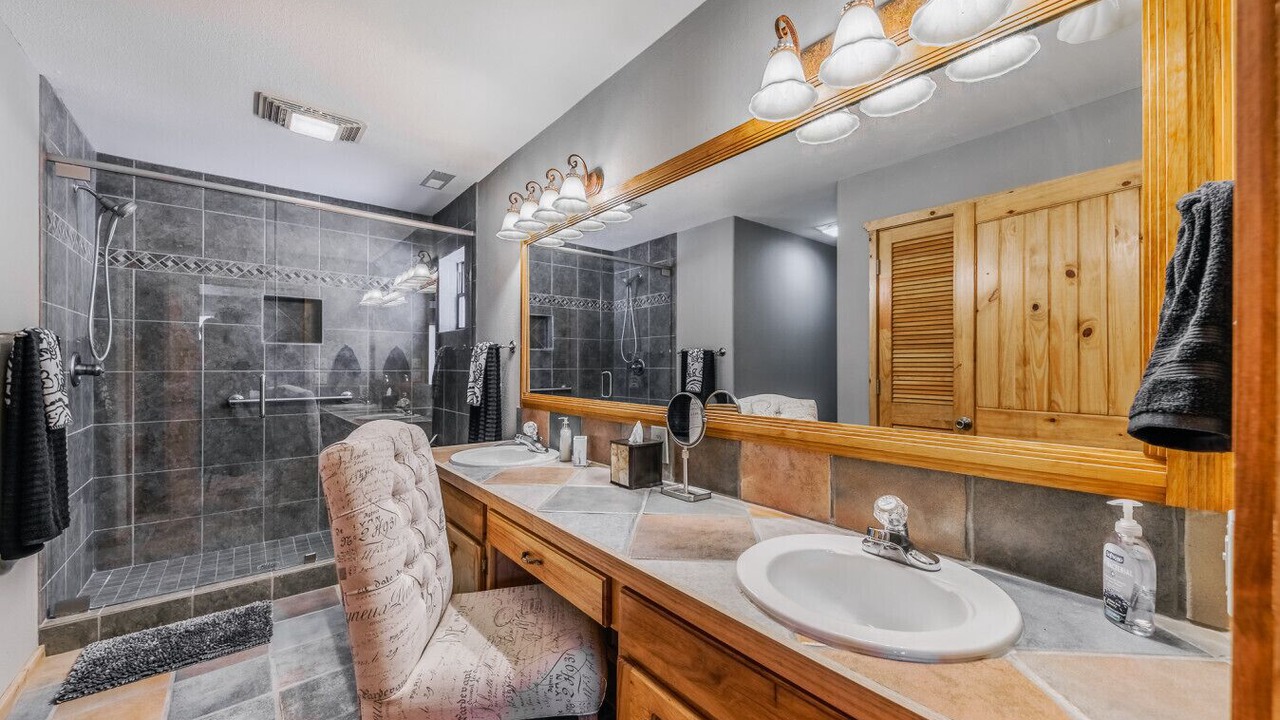 Photo of Bathroom in Alto