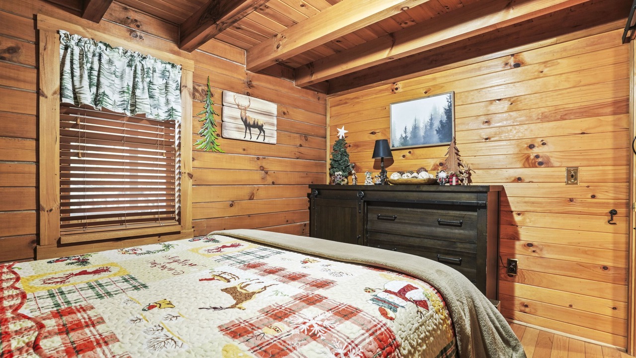 Photo of Bedroom in Laurelville