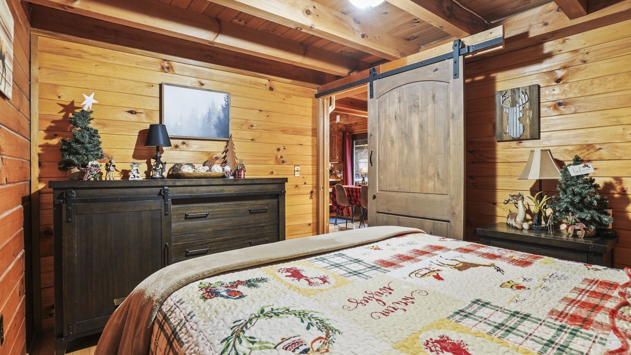 Photo of Bedroom in Laurelville