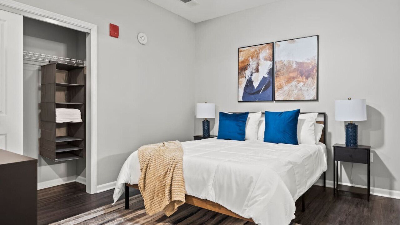 Photo of Bedroom in Midtown - Westport