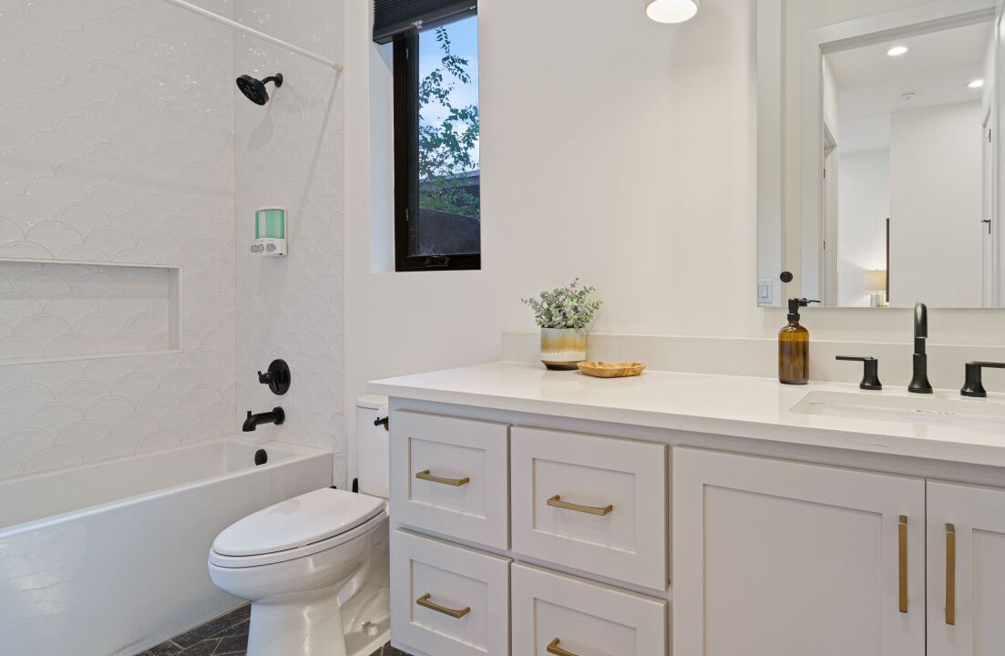 Photo of Bathroom in Holly