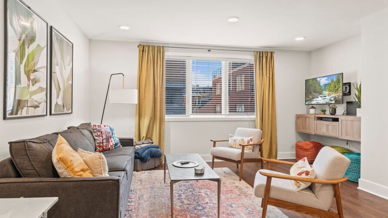 Photo of Livingroom in Washington Square West