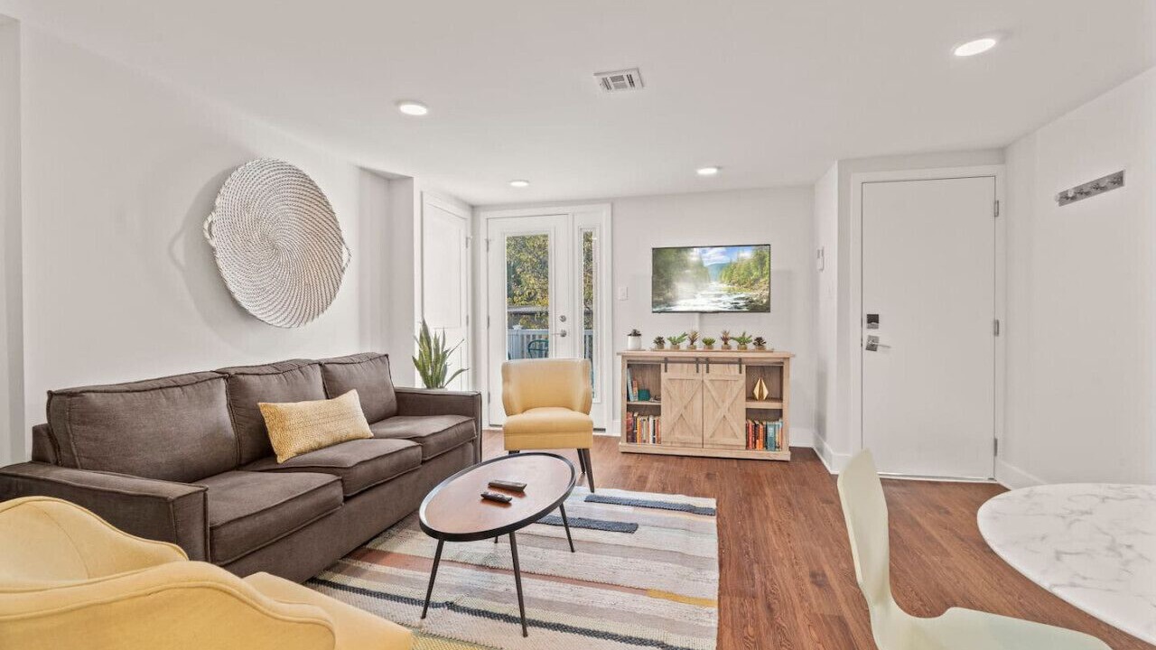 Photo of Livingroom in Washington Square West