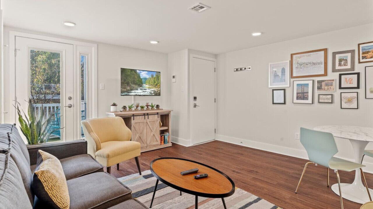 Photo of Livingroom in Washington Square West