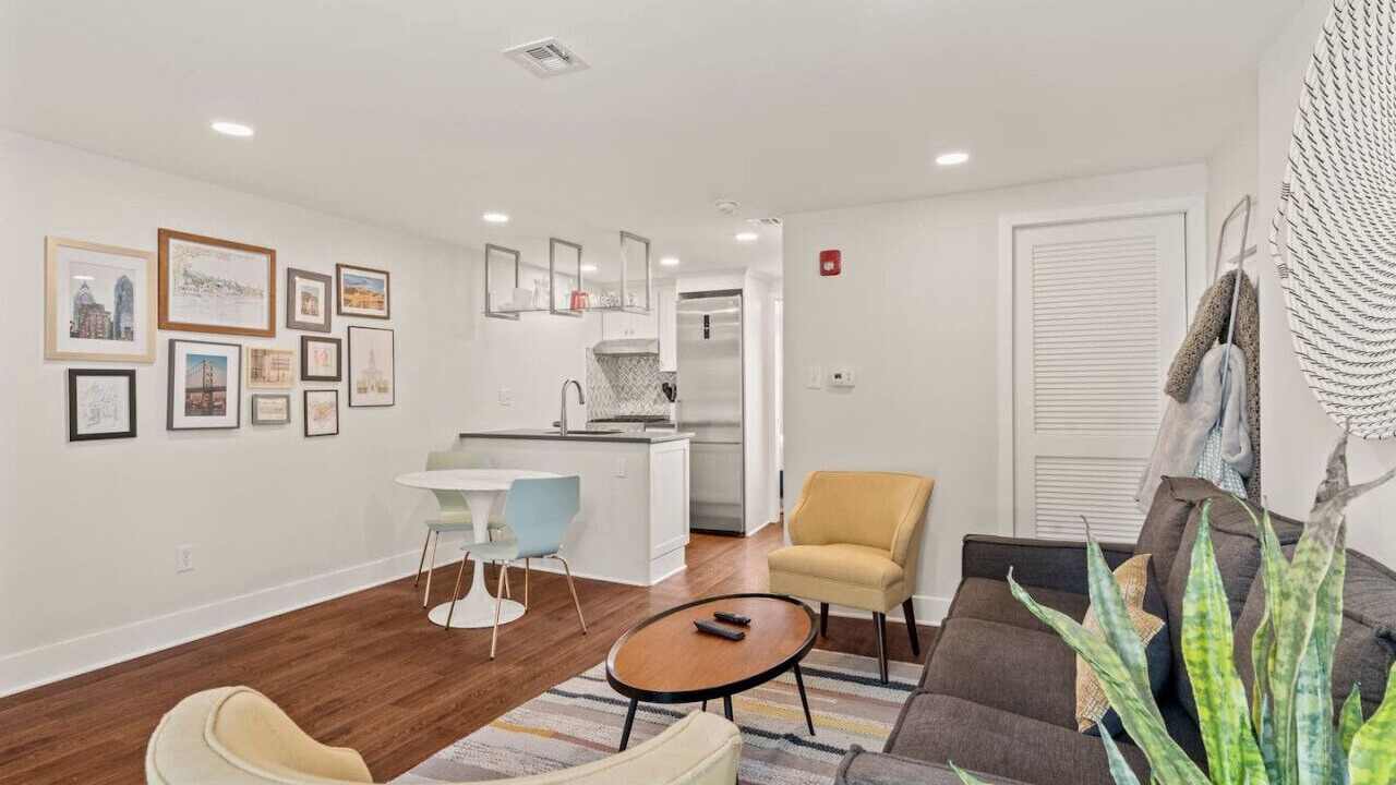 Photo of Livingroom in Washington Square West