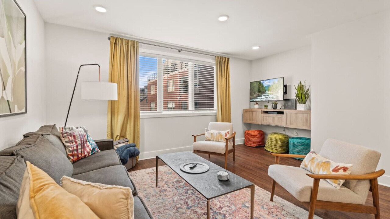Photo of Livingroom in Washington Square West