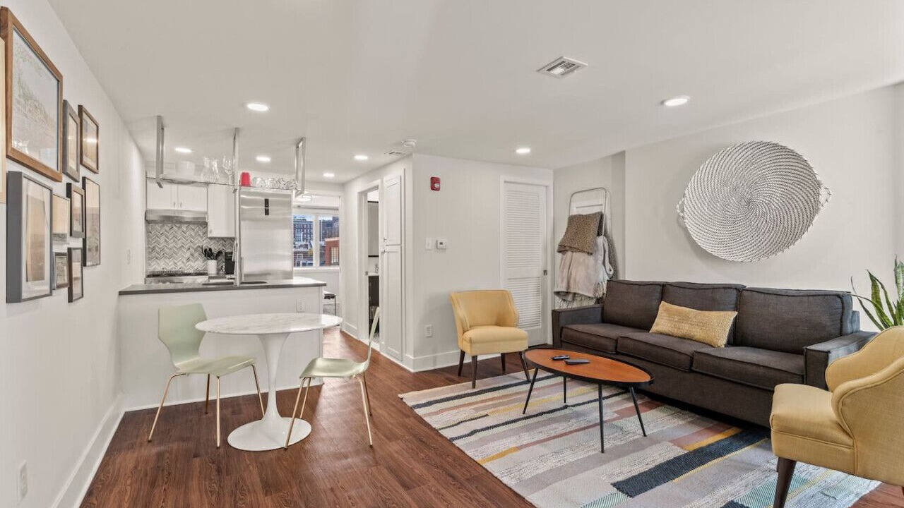 Photo of Livingroom in Washington Square West