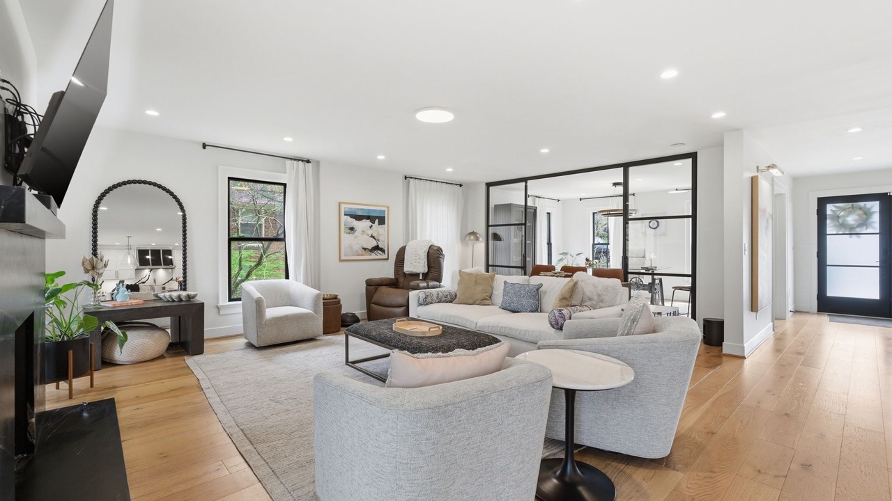 Photo of Livingroom in Lexington