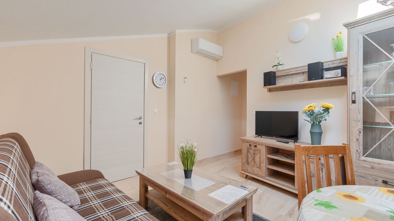Photo of Livingroom in Pican