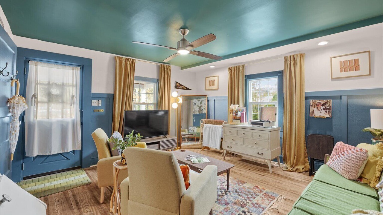 Photo of Livingroom in Wilmington Historic District