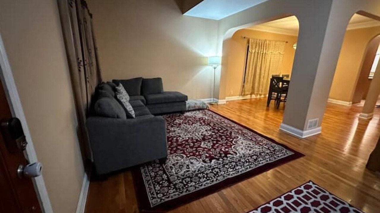 Photo of Livingroom in Westmont