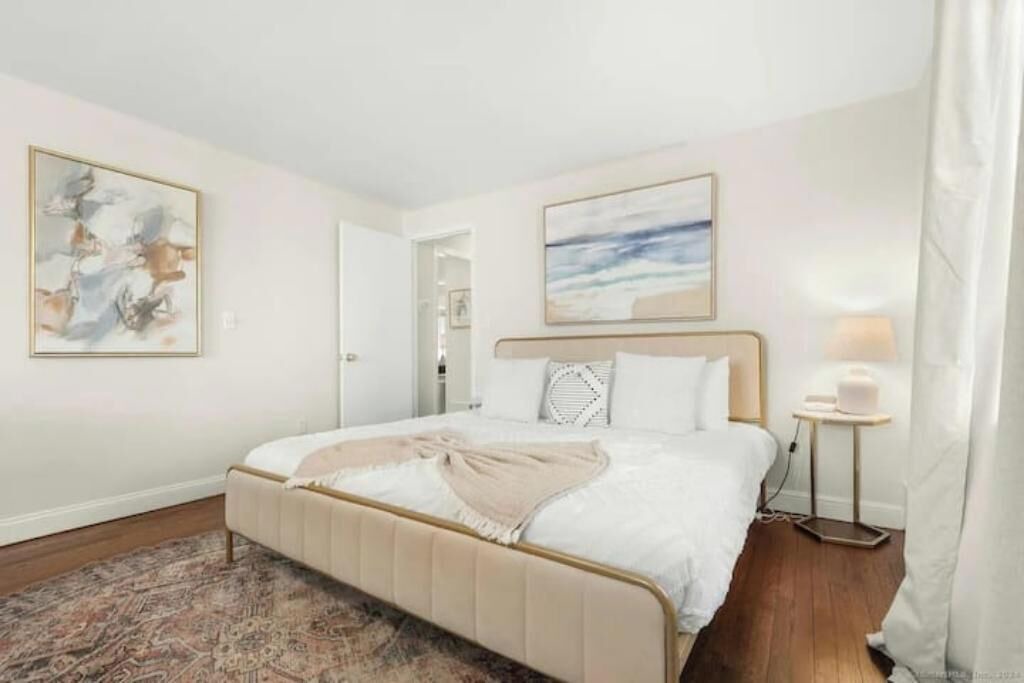 Photo of Bedroom in Black Rock Historic District