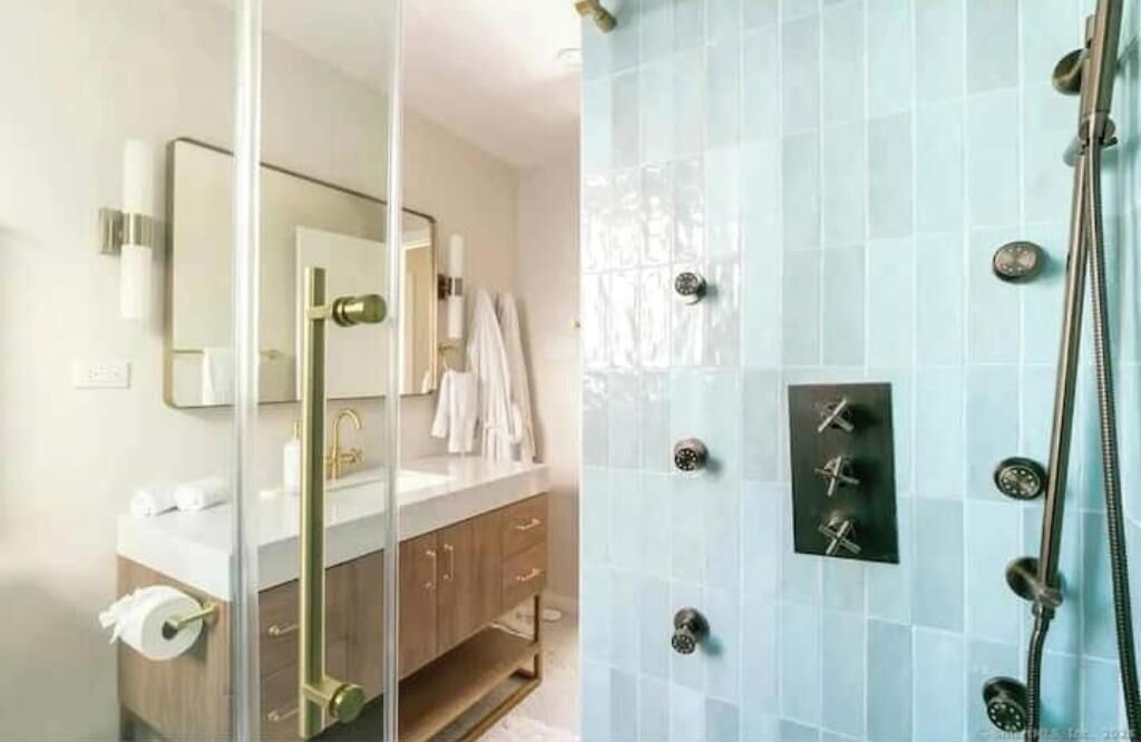 Photo of Bathroom in Black Rock Historic District