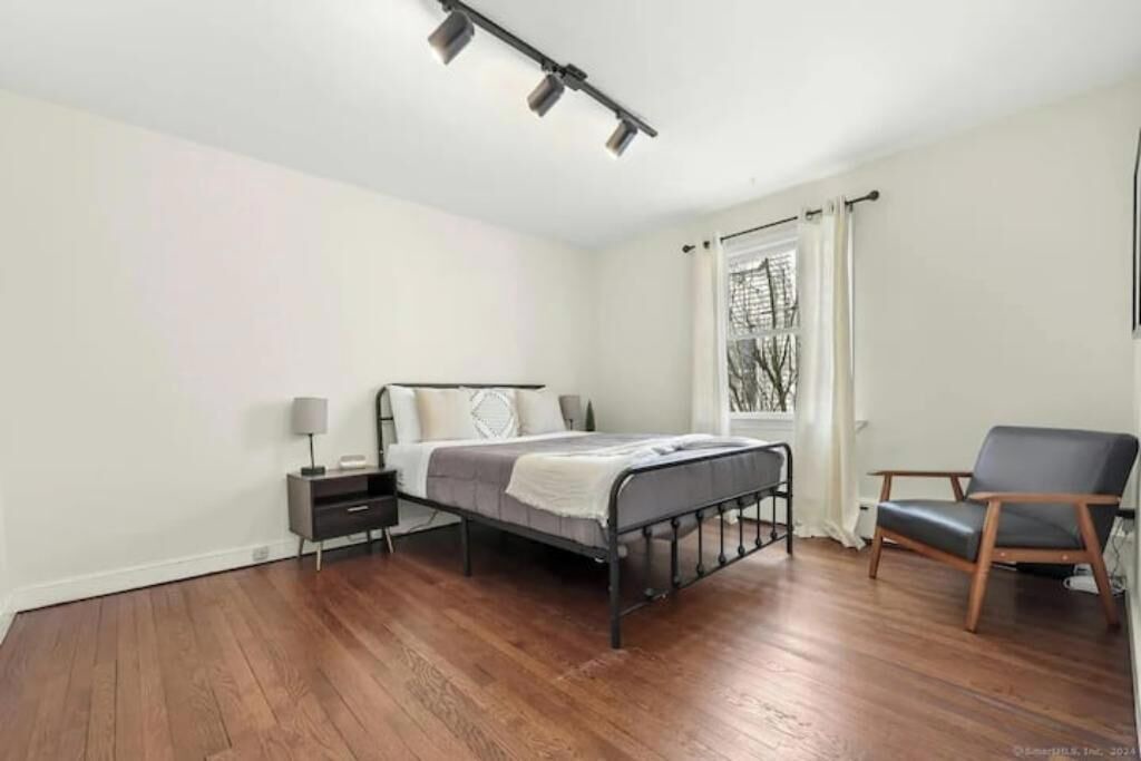 Photo of Bedroom in Black Rock Historic District
