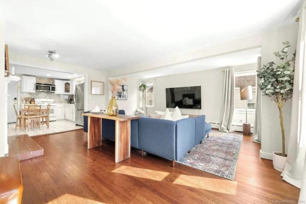 Photo of Livingroom in Black Rock Historic District