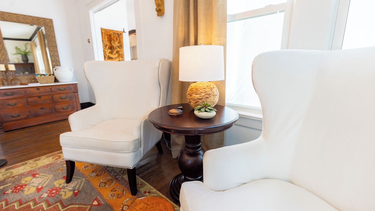 Photo of Livingroom in Sayles Blvd. Area