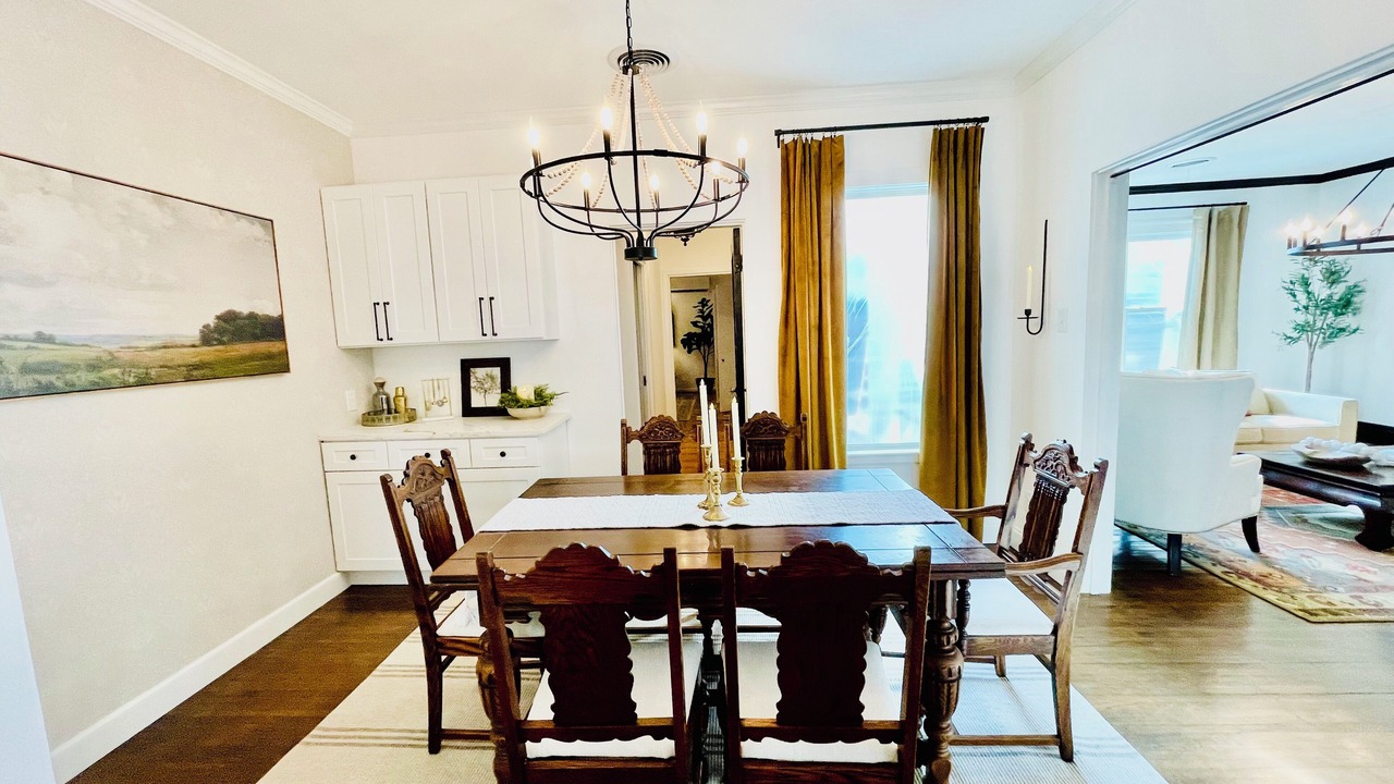 Photo of Livingroom in Sayles Blvd. Area