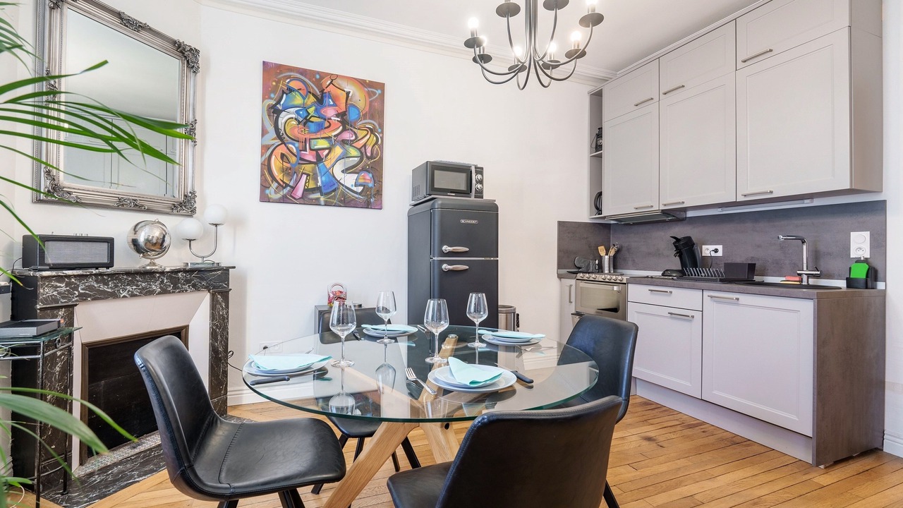 Photo of Kitchen in Poincare - Foch - Anatole France - Croix de Bourgogne