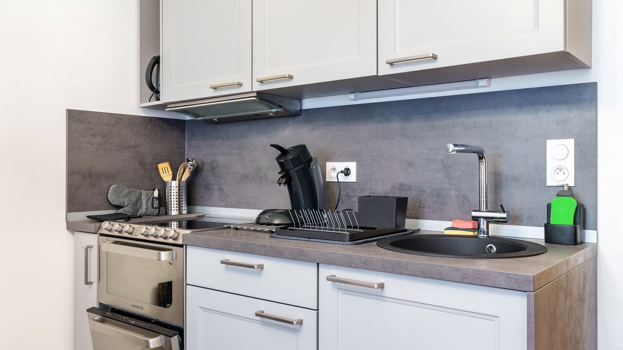 Photo of Kitchen in Poincare - Foch - Anatole France - Croix de Bourgogne