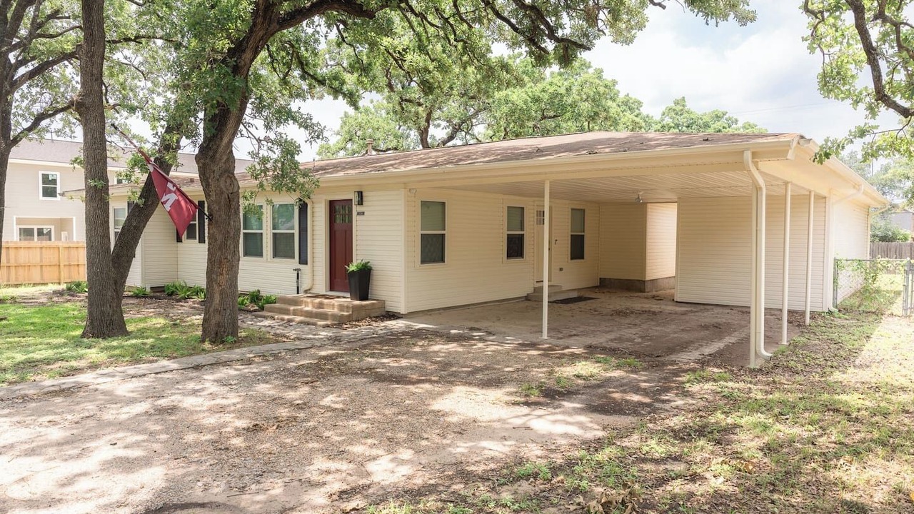 Photo of Outdoor in Country Club Estates