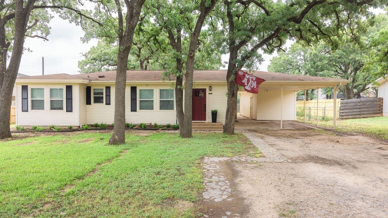 Photo of Others in Country Club Estates