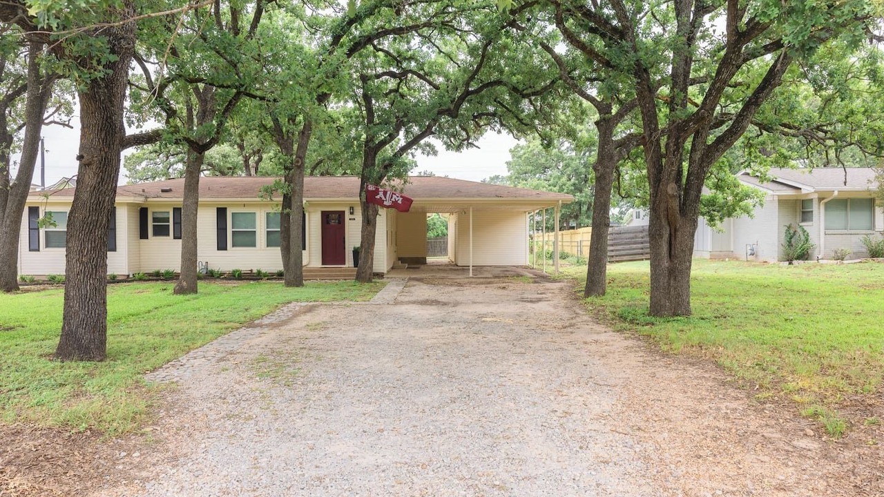 Photo of Outdoor in Country Club Estates