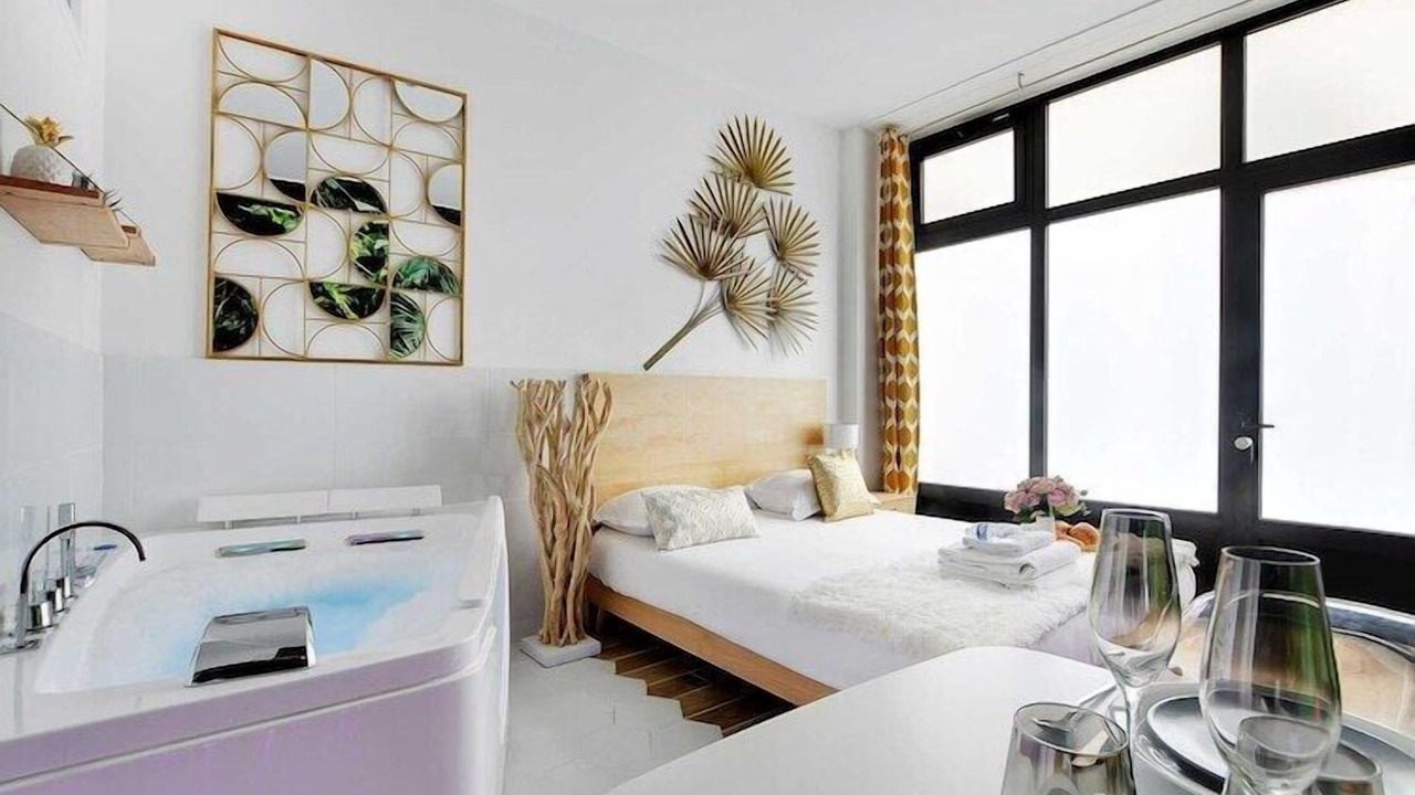 Photo of Bedroom in Pigalle