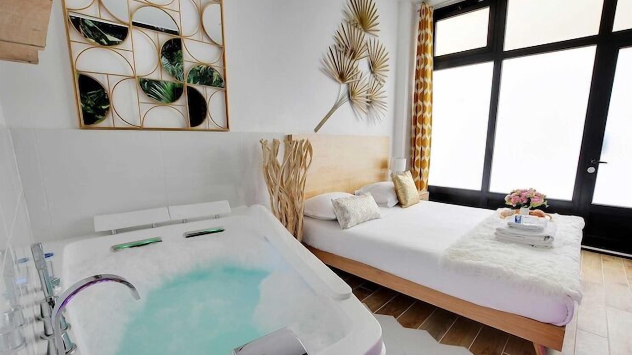 Photo of Bedroom in Pigalle