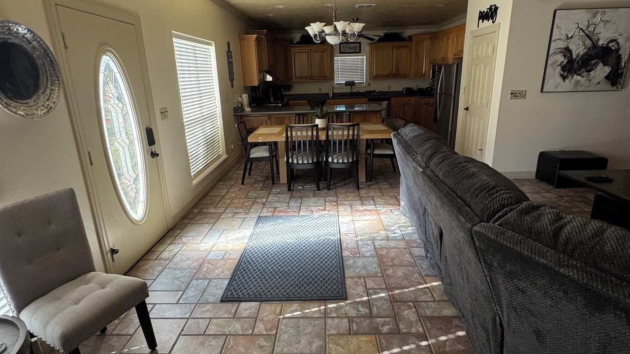 Photo of Livingroom in Whitehouse