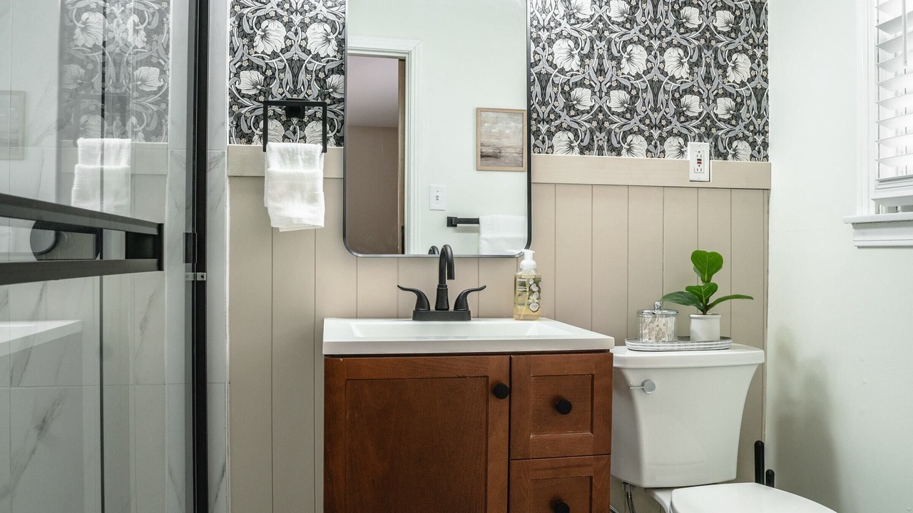 Photo of Bathroom in Nall Hills