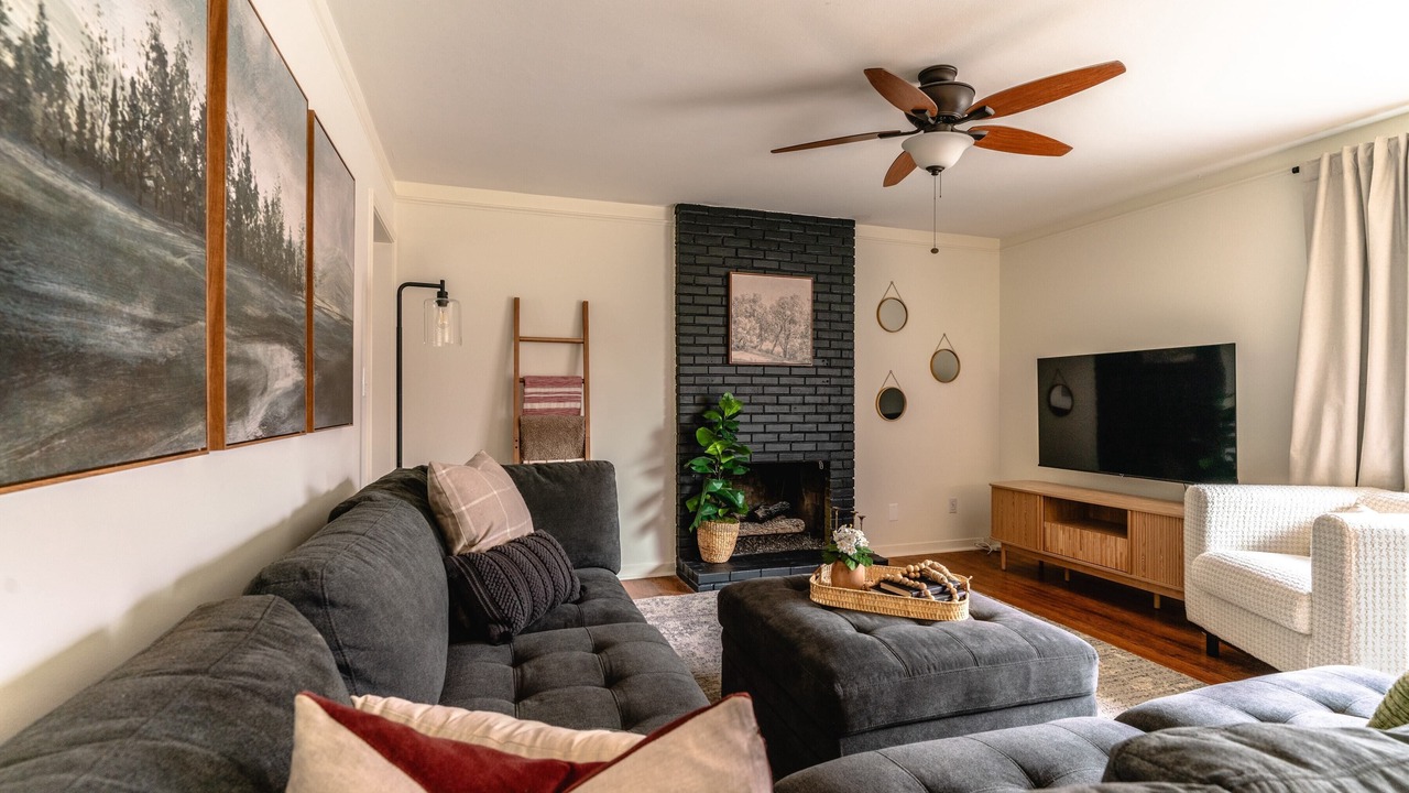 Photo of Livingroom in Nall Hills