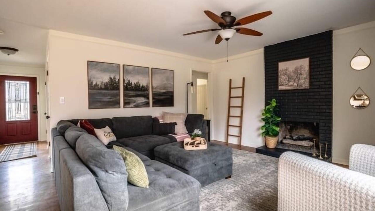 Photo of Livingroom in Nall Hills