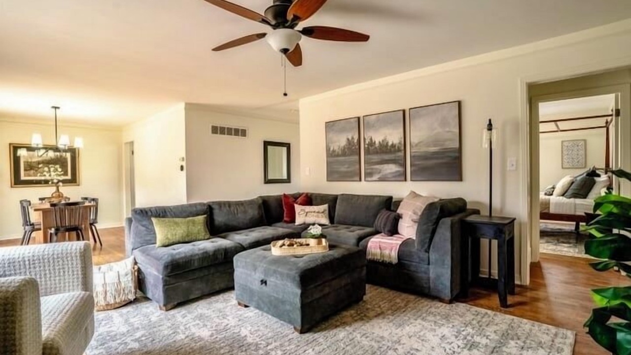 Photo of Livingroom in Nall Hills
