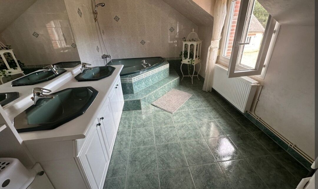 Photo of Bathroom in Auvilliers-en-Gatinais
