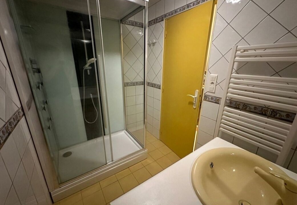 Photo of Bathroom in Auvilliers-en-Gatinais