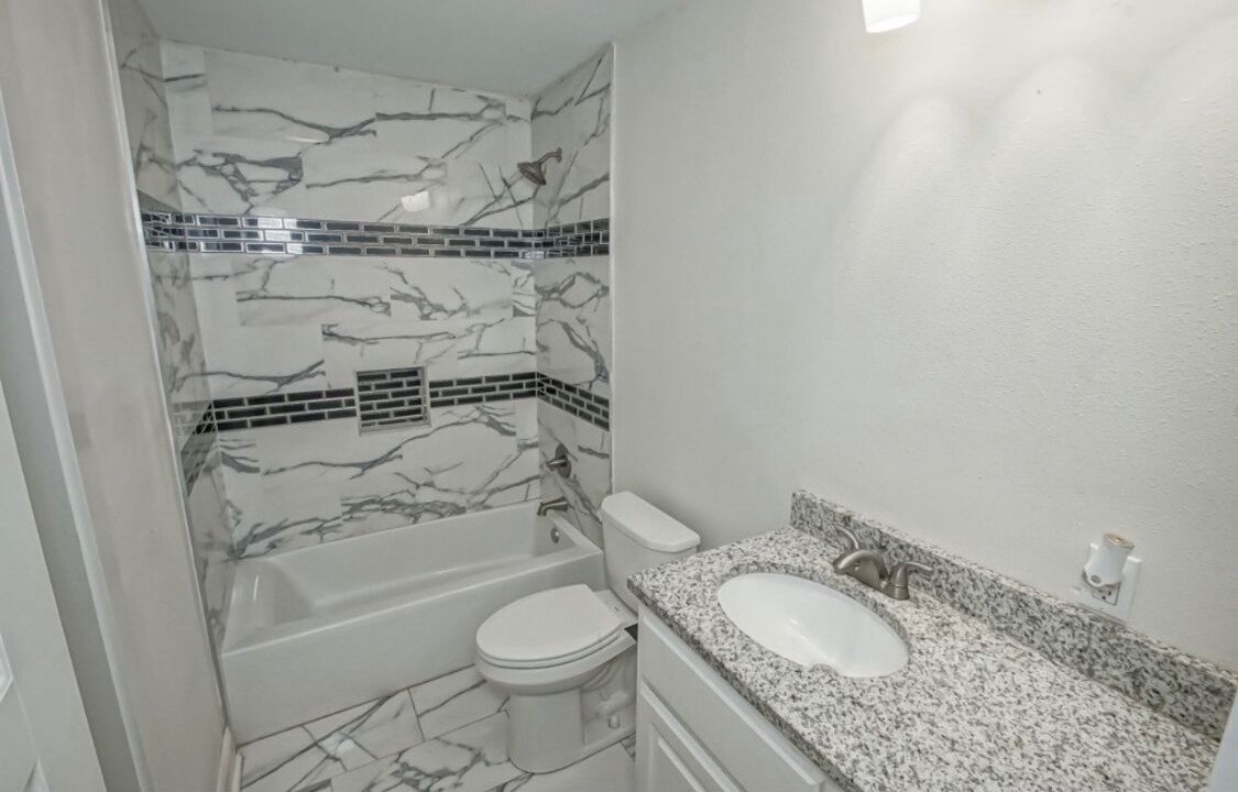 Photo of Bathroom in Old Jefferson