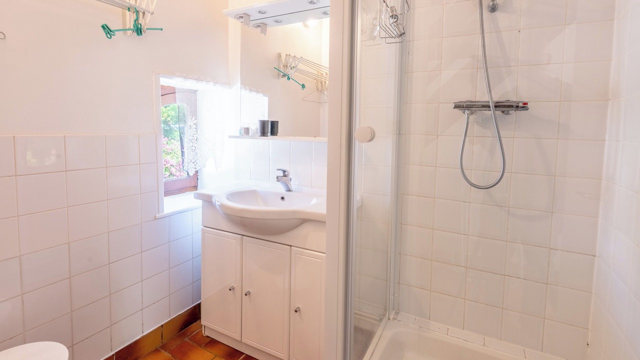 Photo of Bathroom in Escalles