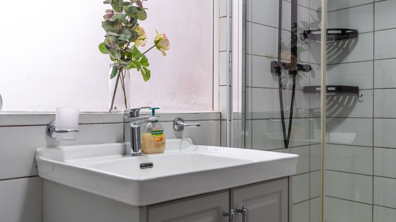 Photo of Bathroom in Castle Donington