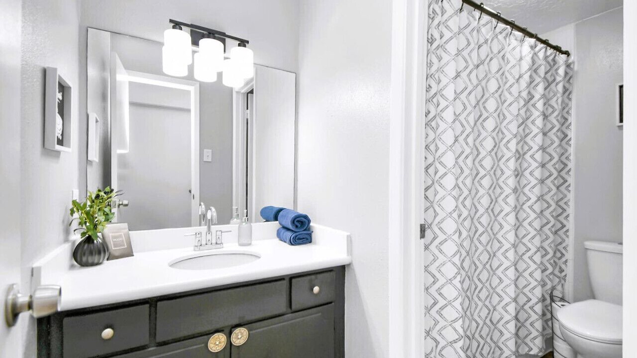 Photo of Bathroom in Meadows Place