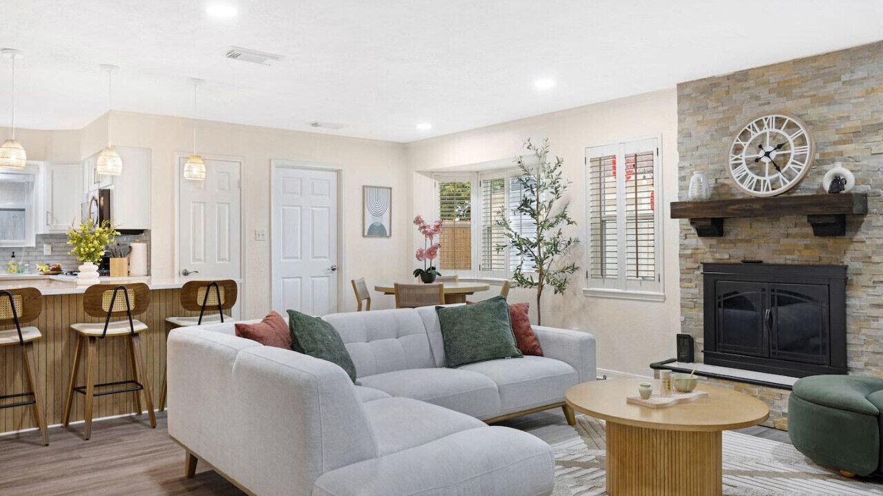Photo of Livingroom in Meadows Place