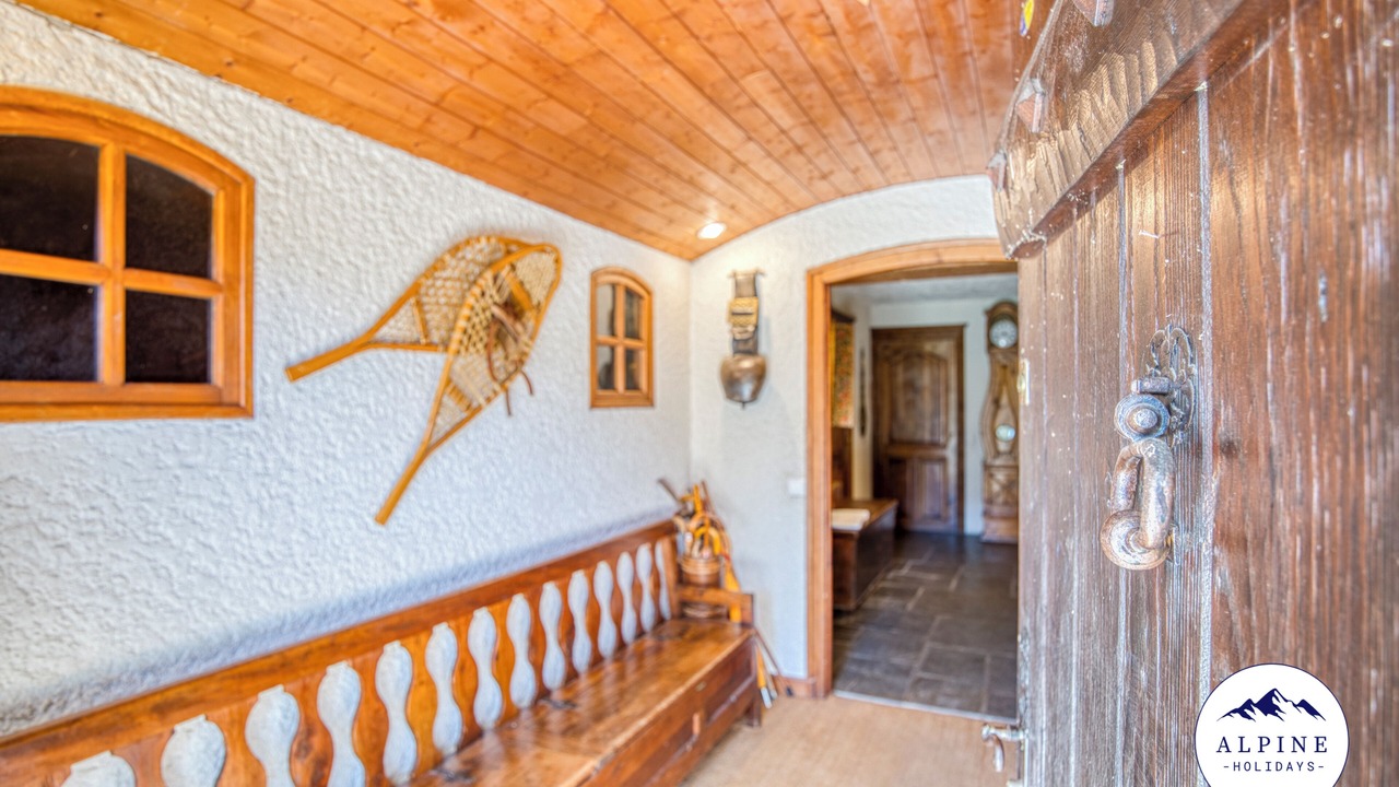 Photo of Others in Demi-Quartier