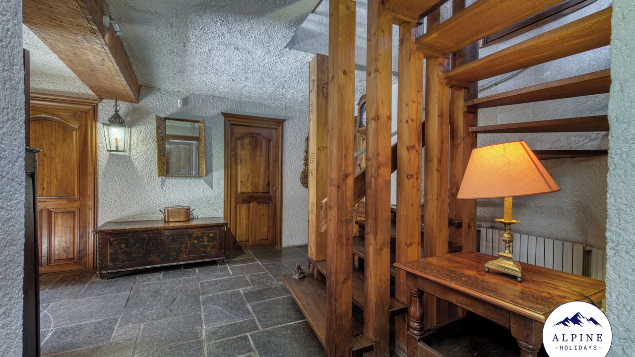 Photo of Others in Demi-Quartier