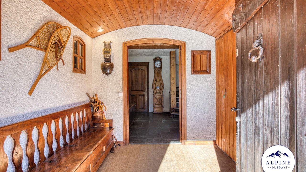 Photo of Others in Demi-Quartier