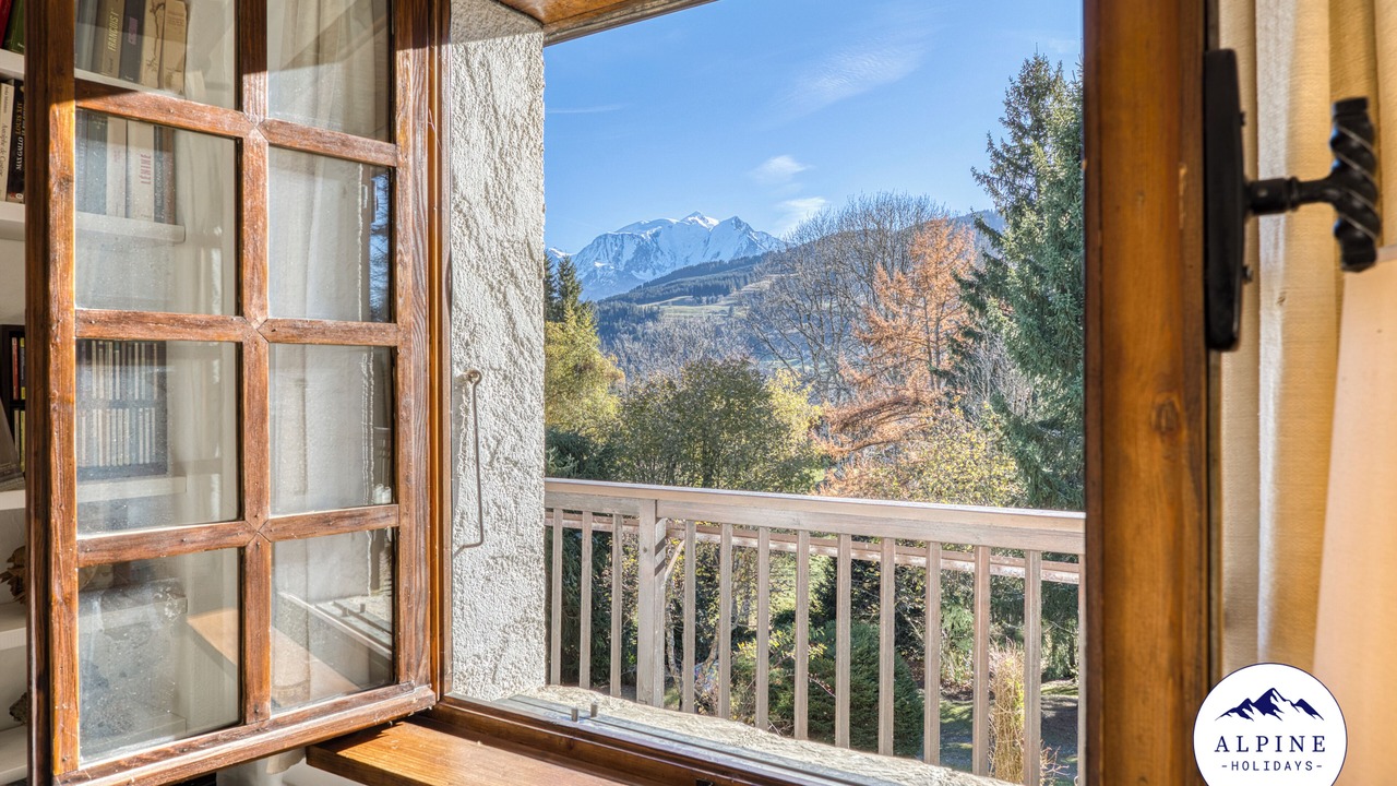 Photo of Others in Demi-Quartier