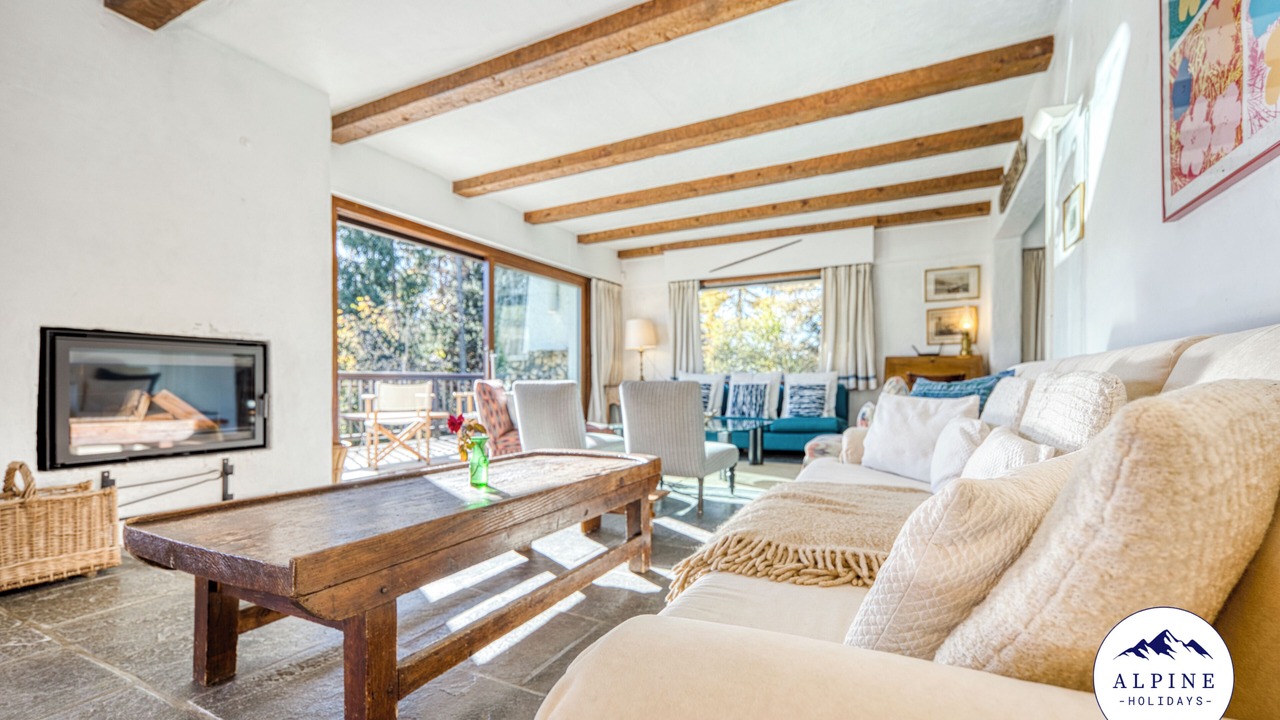 Photo of Livingroom in Demi-Quartier