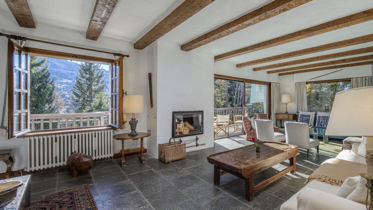 Photo of Livingroom in Demi-Quartier