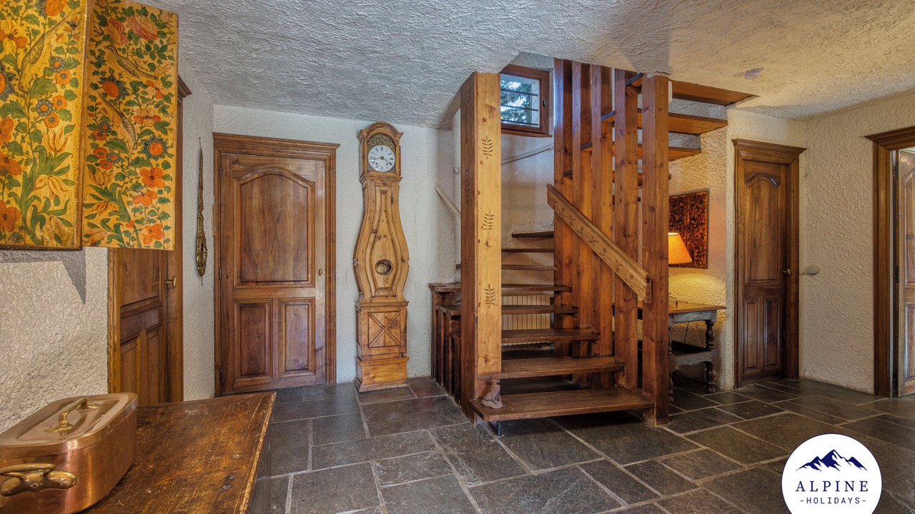 Photo of Others in Demi-Quartier